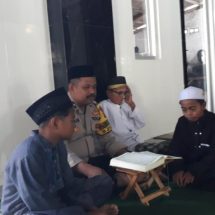 Bhabinkamtibmas Pulau Harapan Ajak Warga Perkuat Iman dan Silaturahmi Melalui Hataman dan Tadarusan Al-Qur’an di Bulan Ramadhan