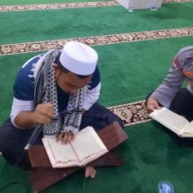 Bhabinkamtibmas Pulau Lancang Bersama Tokoh Agama Gelar Hataman dan Tadarus Al-Qur’an untuk Perkuat Iman dan Silaturahmi