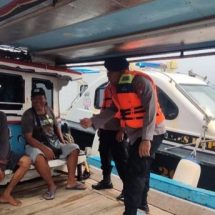 Team Patroli Satpolairud Polres Kepulauan Seribu Berikan Himbauan Keselamatan kepada Nelayan di Perairan Pulau Harapan
