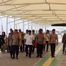 Jelang Malam Takbir, Kapolres Kepulauan Seribu mengecek kesiapan personel pengamanan di 5 Pospam wilayah Kepulauan Seribu