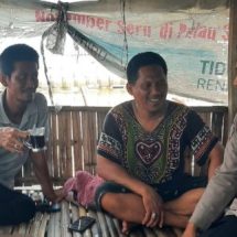 Bhabinkamtibmas Pulau Tidung Jalin Silaturahmi, Himbau Warga Jaga Persatuan Pasca Pemilu