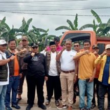 UPTD 2 DLH Kab Bekasi Bersama Pemdes Satriajaya dan Muspika Tambun Utara Angkut Puluhan Ton Sampah Menumpuk di Aliran Sungai Kampung
